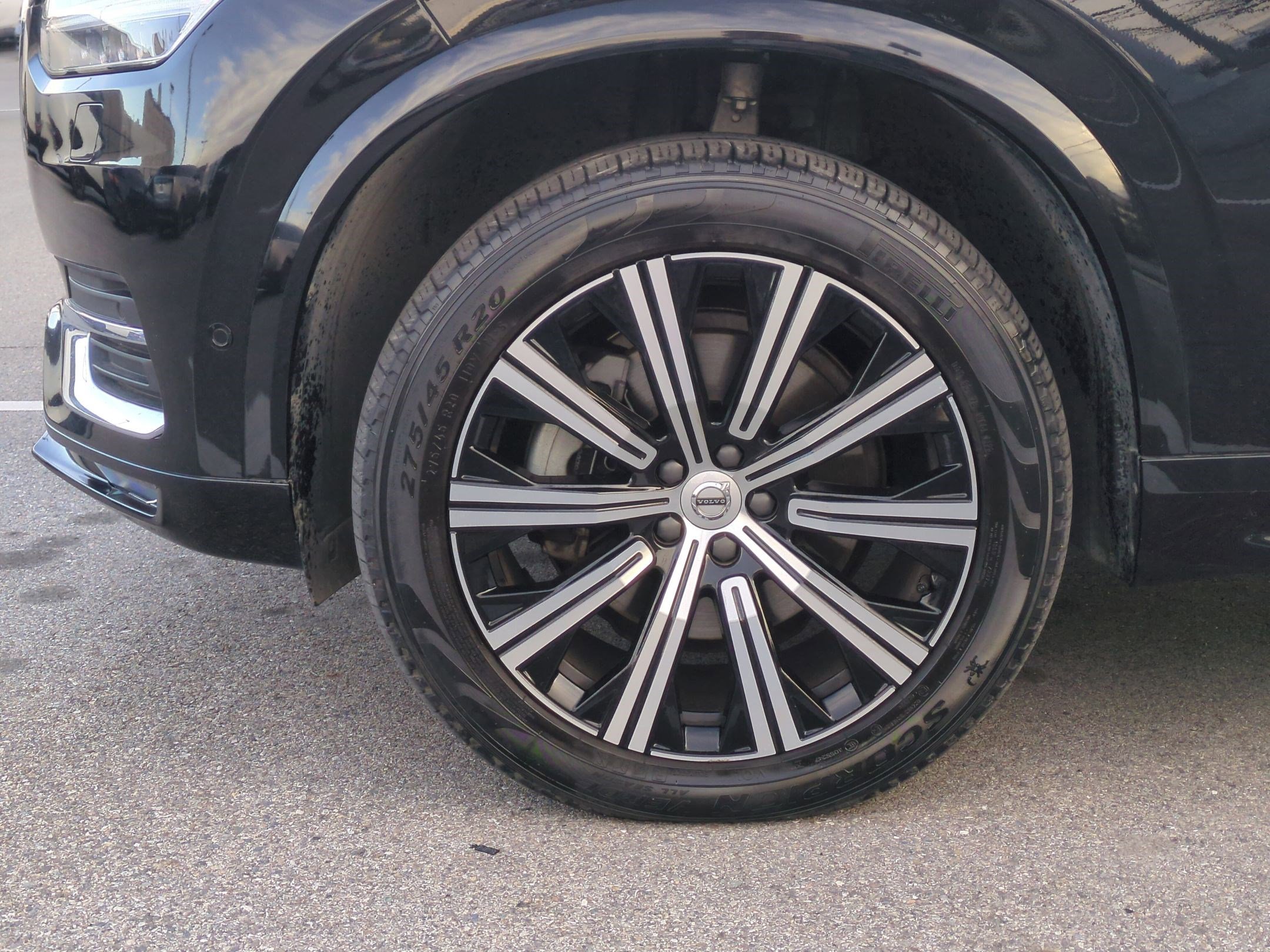 Used 2023 Volvo XC90 B6 Plus image 11