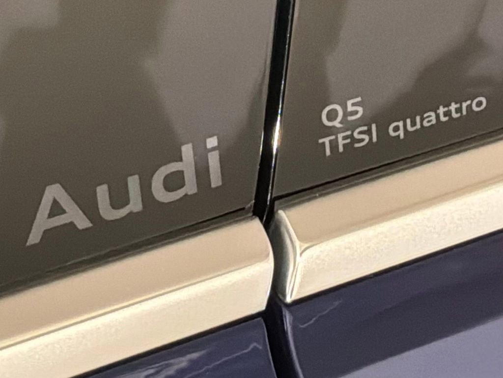 Used 2025 Audi Q5 Premium w/ Convenience Package image 27