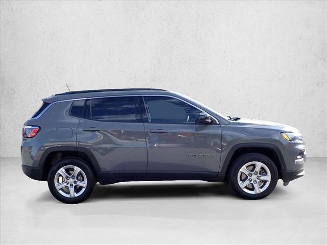 Used 2023 Jeep Compass Latitude AWD/4WD image 5