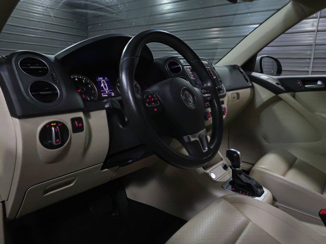 Used 2017 Volkswagen Tiguan S image 10