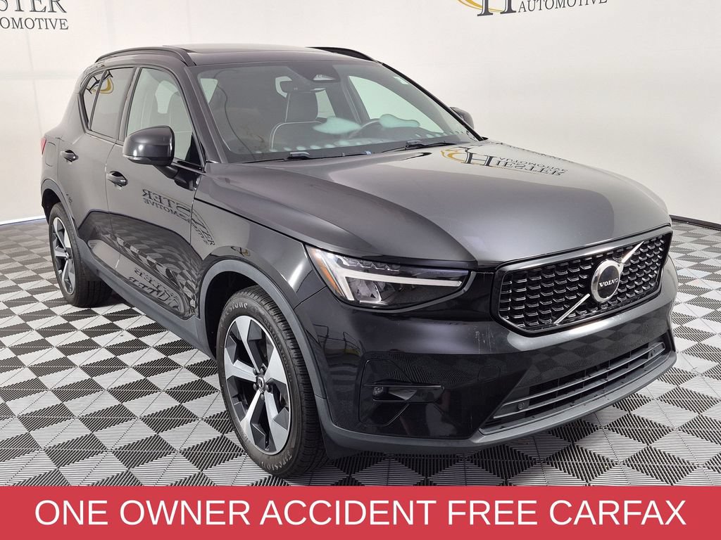 Used 2023 Volvo XC40 B5 Plus AWD/4WD image 2