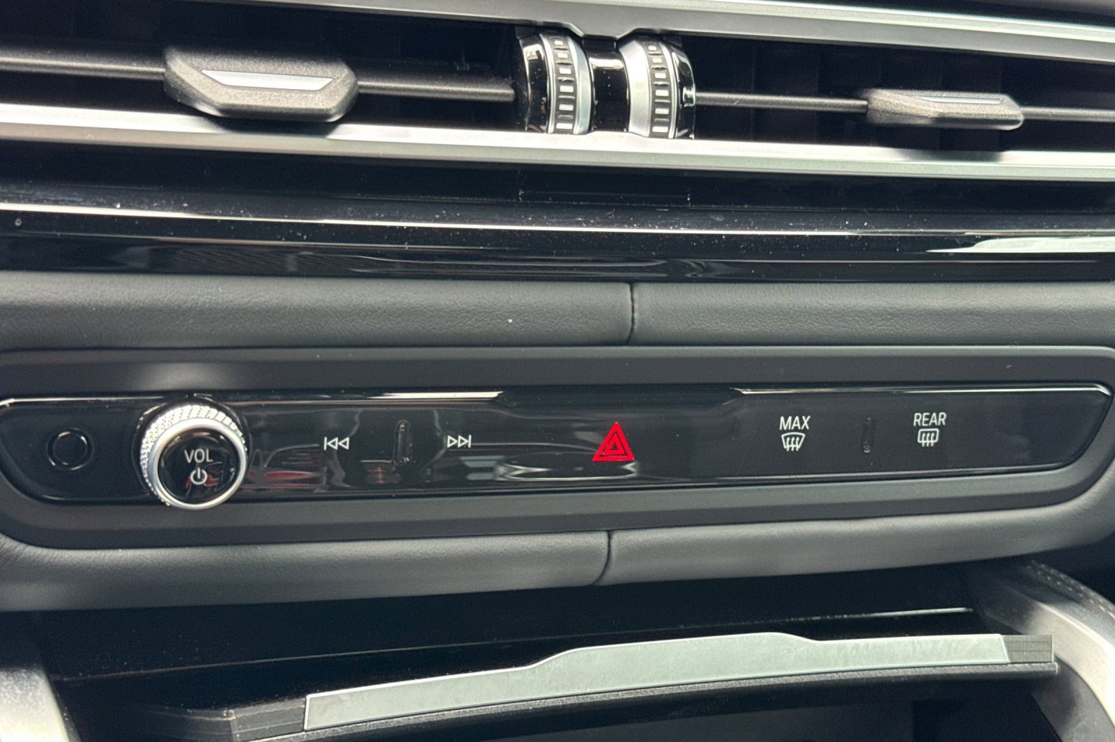 Used 2024 BMW M4 xDrive Competition w/ Executive Package image 25