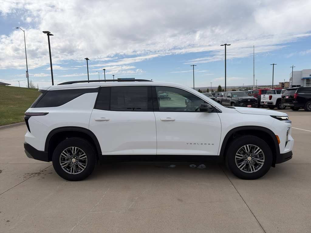 Certified 2026 Chevrolet Traverse LT AWD/4WD image 1