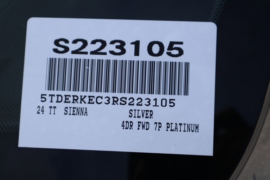 Used 2024 Toyota Sienna Platinum FWD image 7