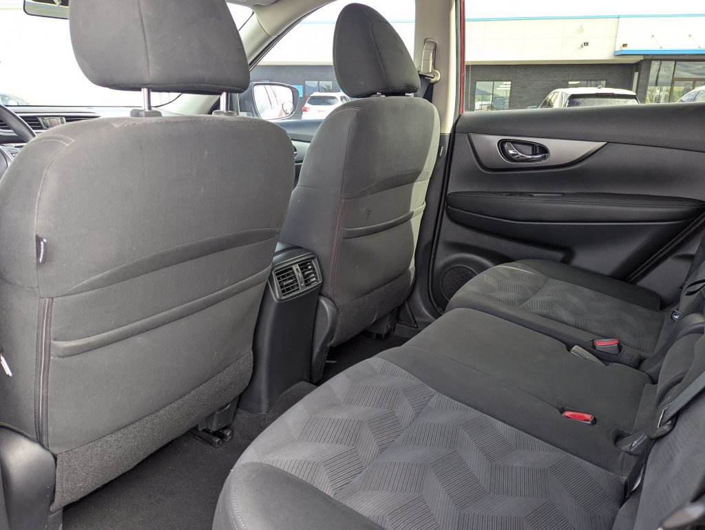 Used 2016 Nissan Rogue SV w/ SV Premium Package FWD image 32