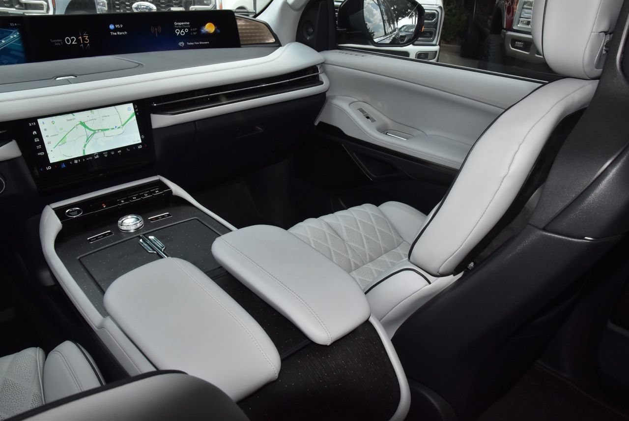 New 2026 Lincoln Navigator Black Label AWD/4WD image 18