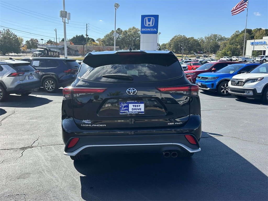 Used 2022 Toyota Highlander XSE image 26