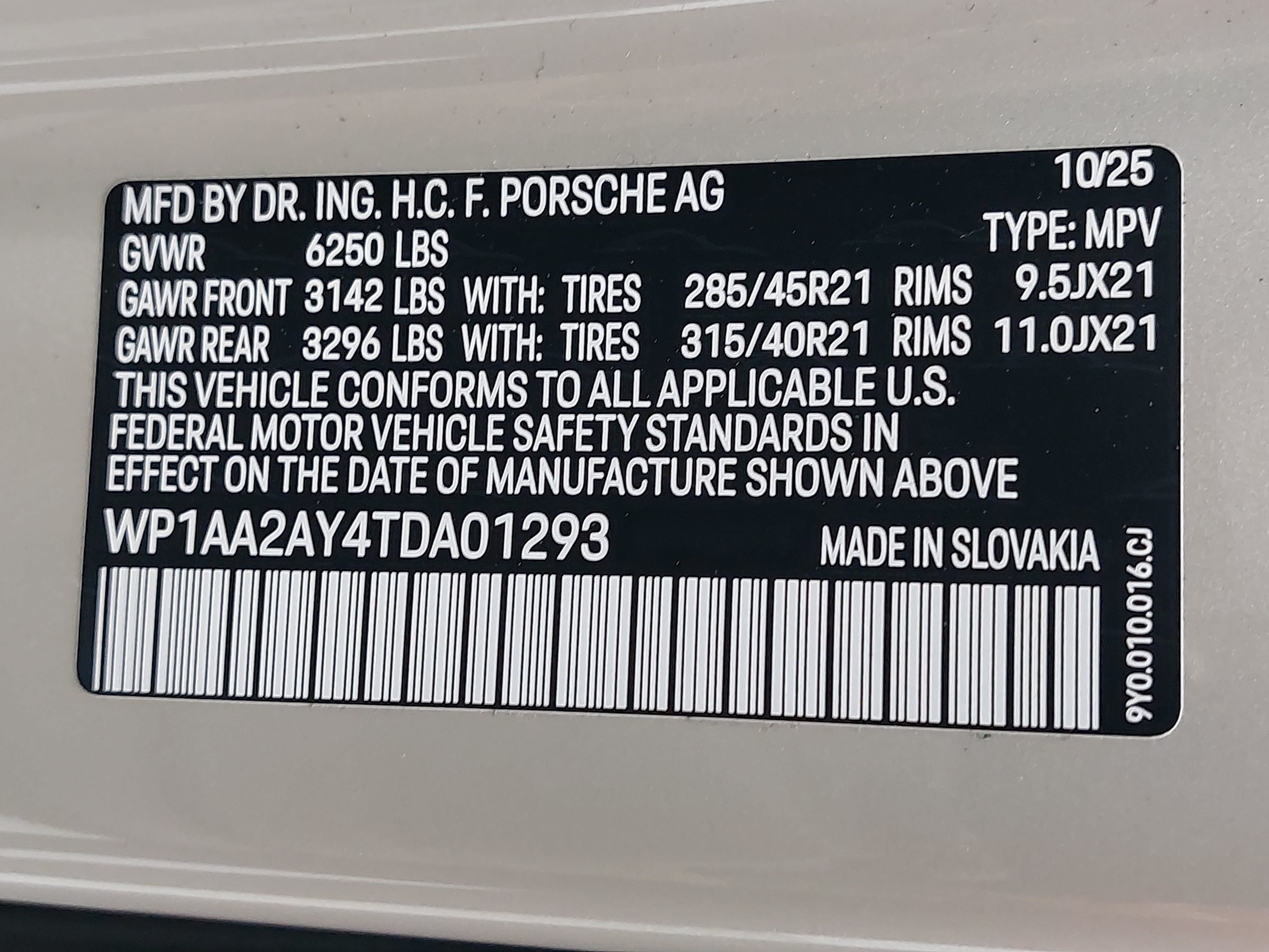 Certified 2026 Porsche Cayenne AWD/4WD image 38