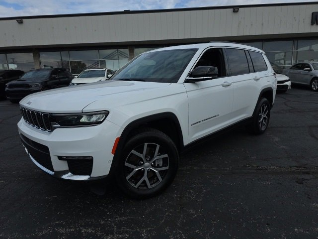 Used 2024 Jeep Grand Cherokee L Limited w/ Luxury Tech Group II image 2