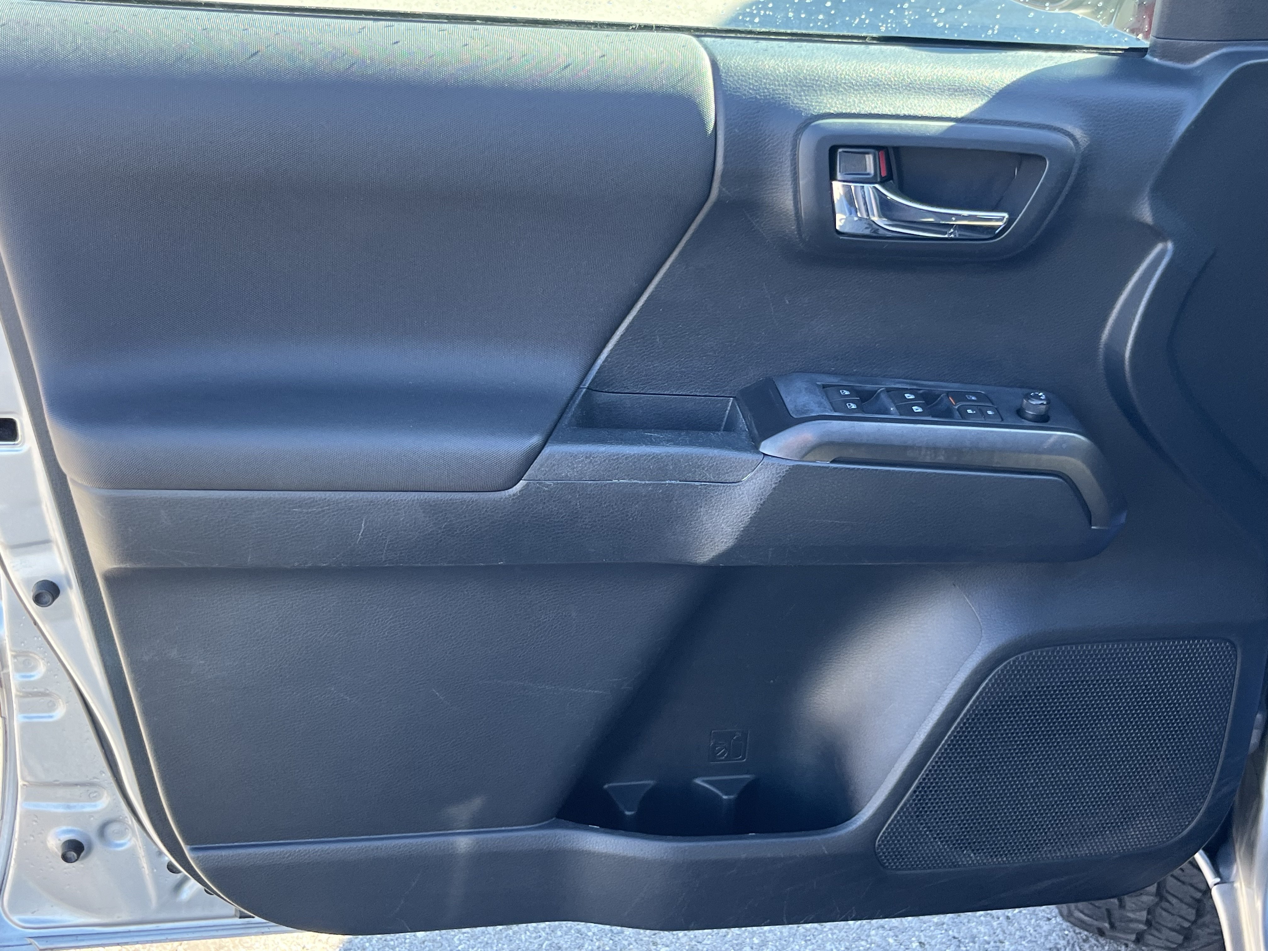 Used 2019 Toyota Tacoma TRD Off-Road AWD/4WD image 14
