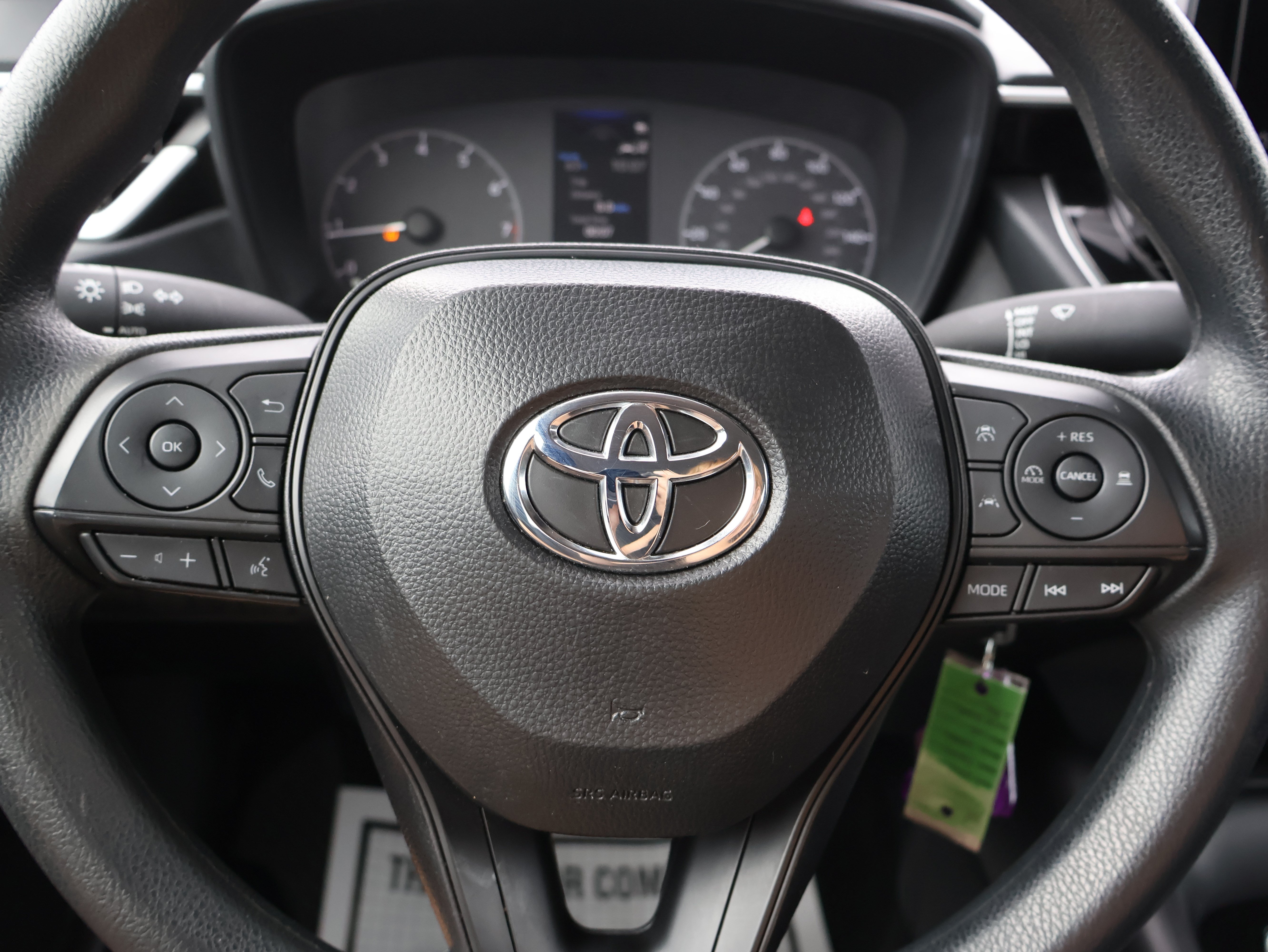 Used 2025 Toyota Corolla LE FWD image 28