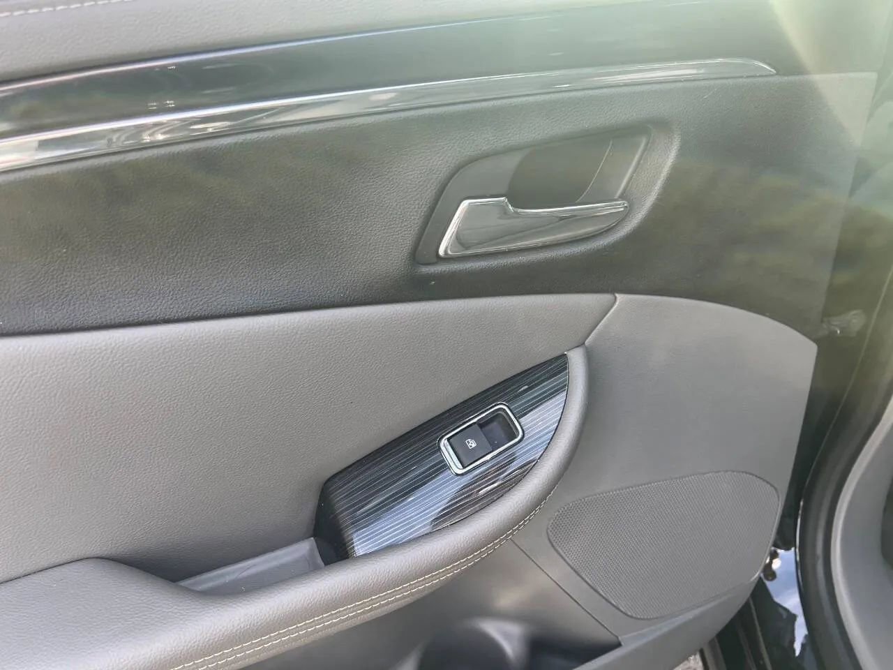 Used 2018 Chevrolet Impala Premier FWD image 24