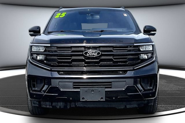 Used 2025 Ford Expedition Max Platinum w/ Stealth Performance Package AWD/4WD image 2