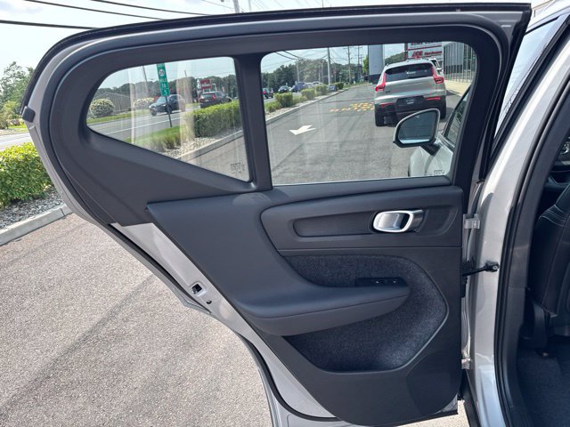 Certified 2025 Volvo XC40 B5 Plus AWD/4WD image 16