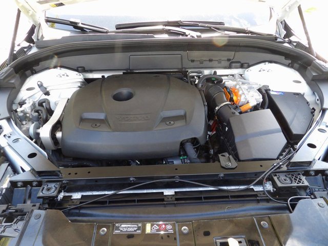 Certified 2023 Volvo XC60 T8 Ultimate w/ Climate Package image 29