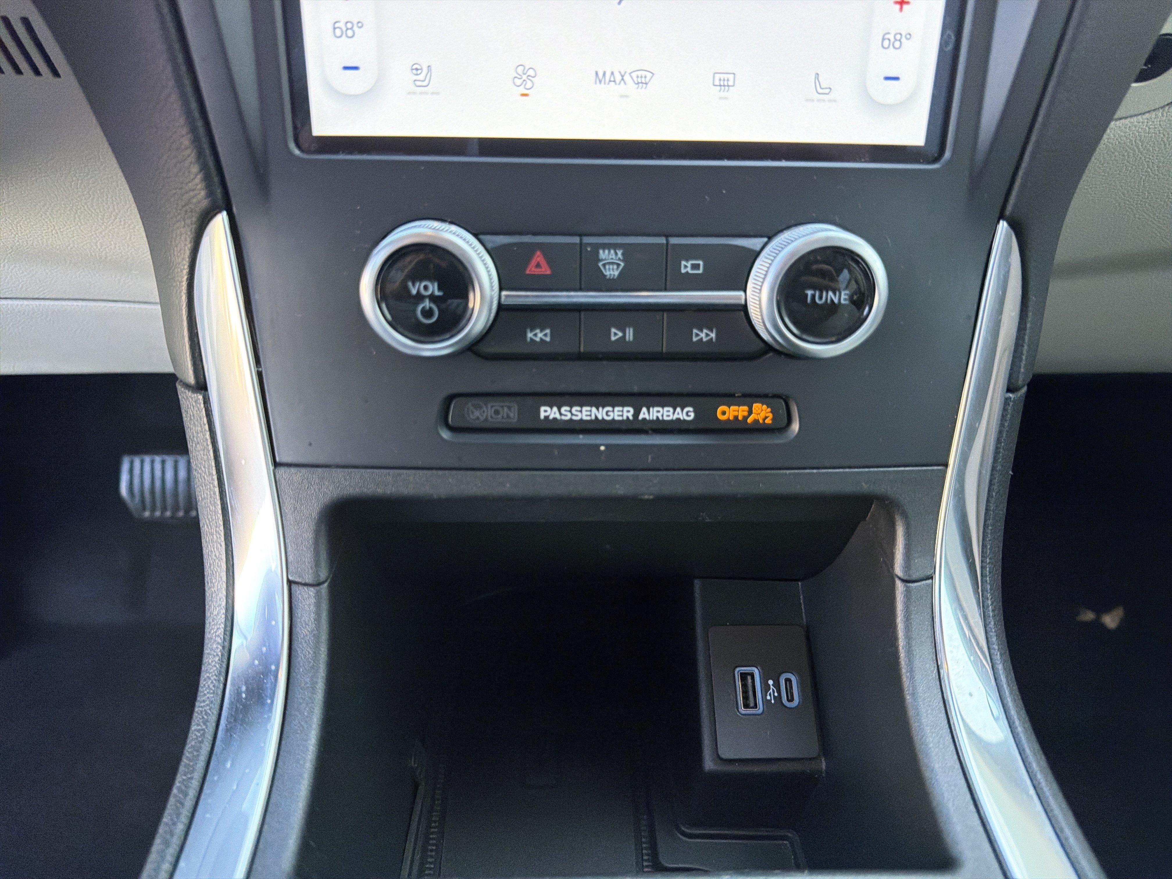 Certified 2023 Ford Edge Titanium w/ Equipment Group 301A AWD/4WD image 34