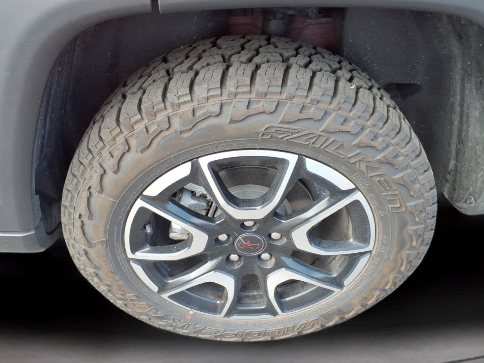 Used 2025 Jeep Compass Trailhawk AWD/4WD image 10