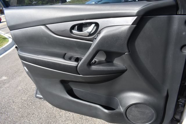 Used 2018 Nissan Rogue S FWD image 28