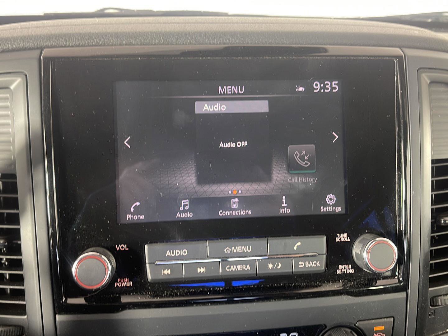 Used 2024 Nissan Titan SV w/ SV Convenience Package image 16