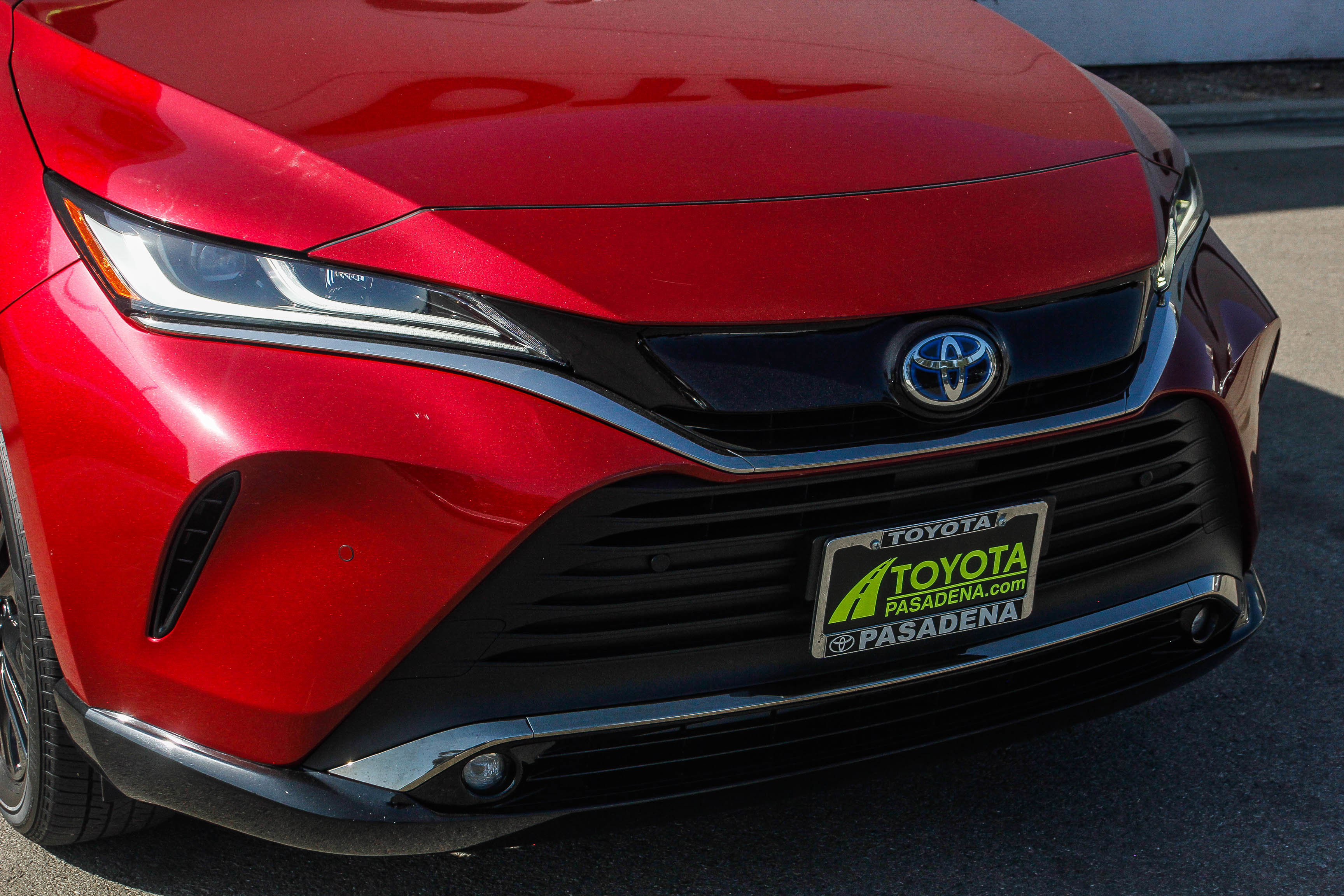 Used 2024 Toyota Venza Nightshade image 5