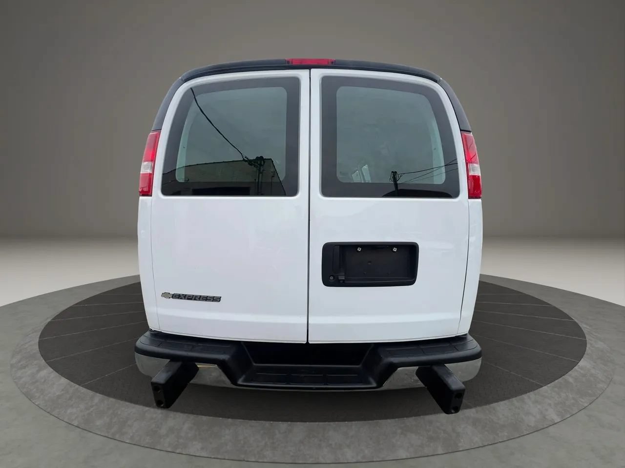 Used 2021 Chevrolet Express 2500 w/ Driver Convenience Package RWD image 4