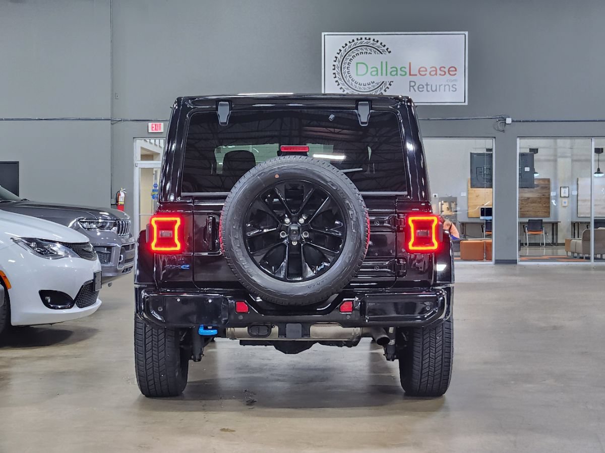 Used 2021 Jeep Wrangler Unlimited Sahara AWD/4WD image 8