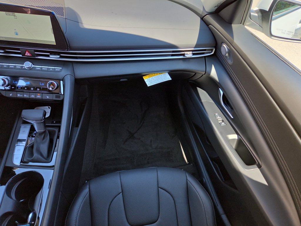 New 2026 Hyundai Elantra Limited FWD image 16