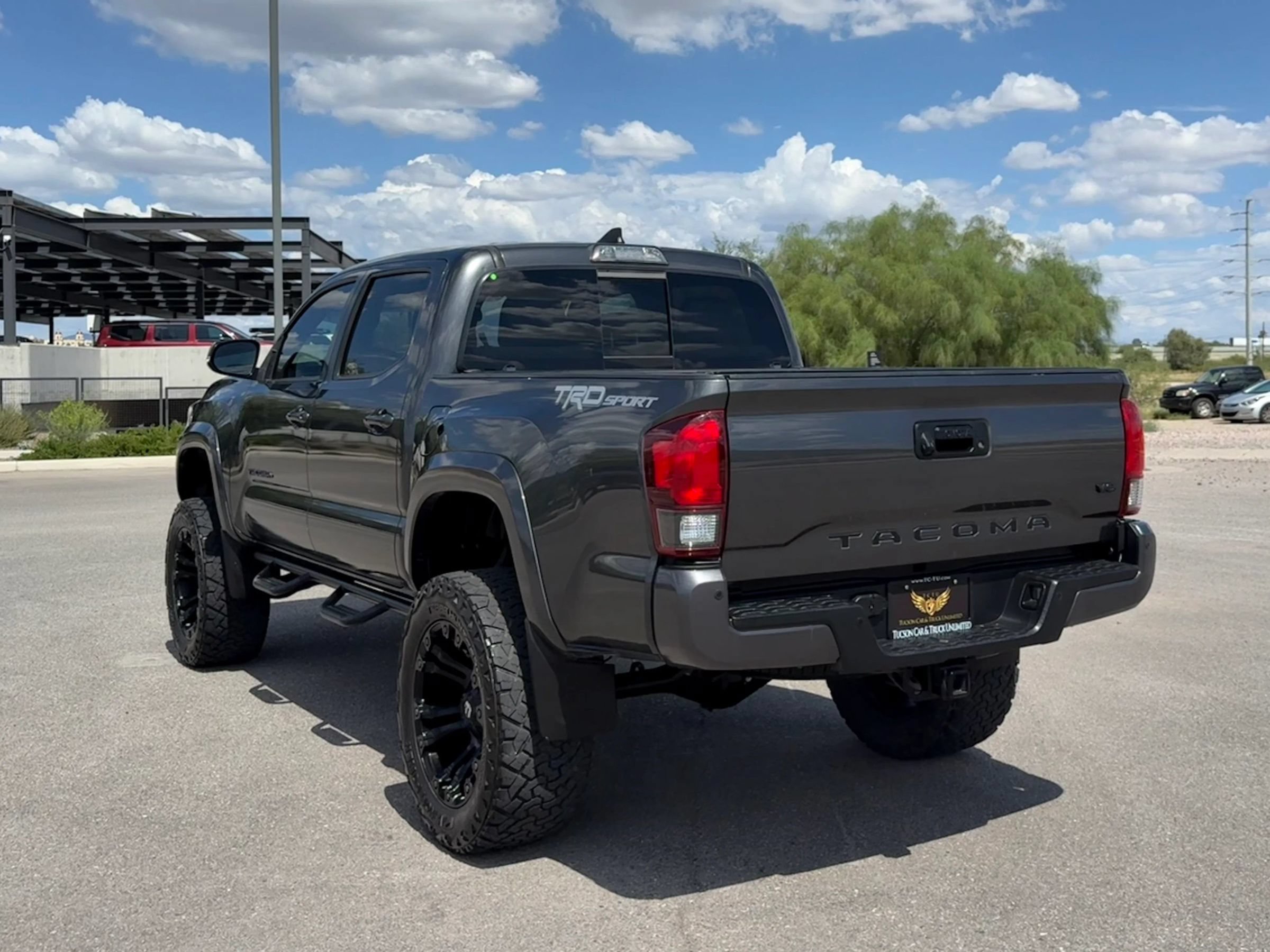 Used 2019 Toyota Tacoma TRD Sport w/ Technology Package RWD image 2
