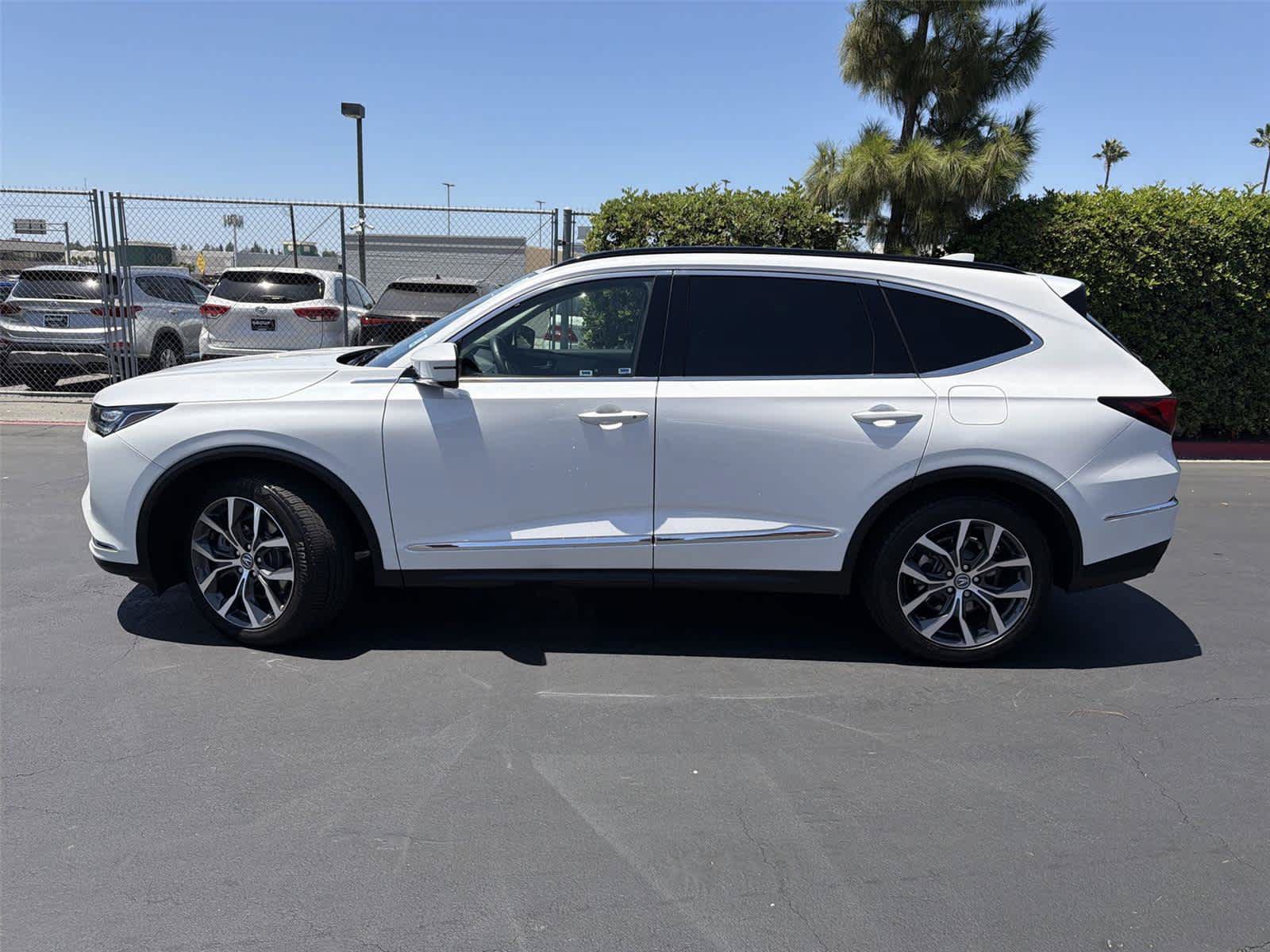 Used 2024 Acura MDX SH-AWD w/ Technology Package image 3