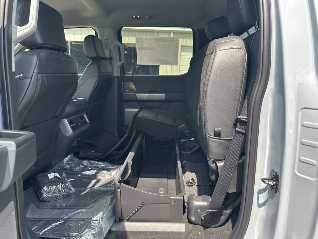 New 2026 Ford F250 Lariat w/ Black Appearance Package image 40