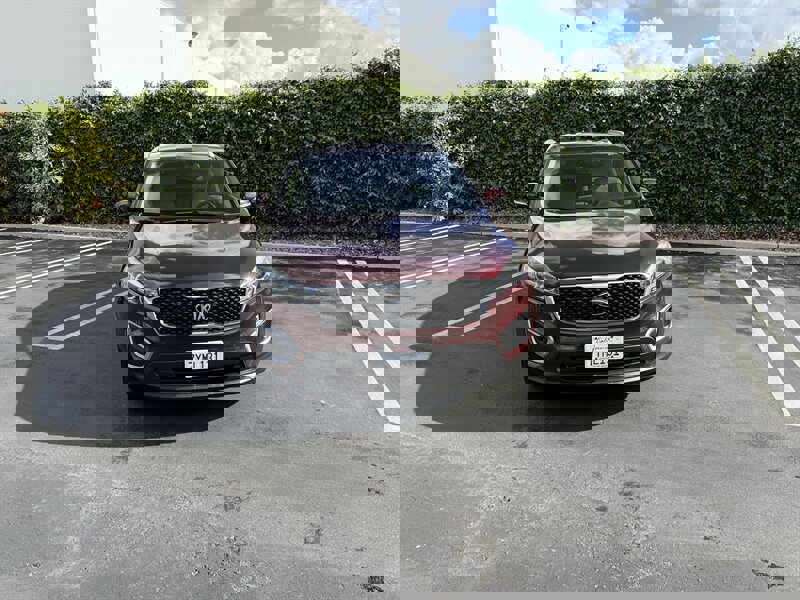 Used 2017 Kia Sorento LX w/ LX Convenience Package image 4