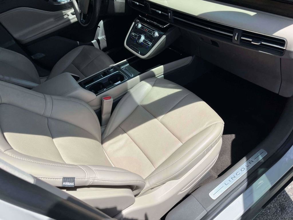 Used 2022 Lincoln Corsair Reserve w/ Elements Package FWD image 12
