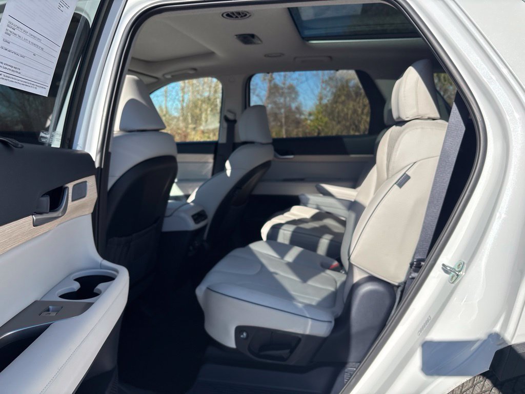 Used 2023 Hyundai Palisade Limited AWD/4WD image 17