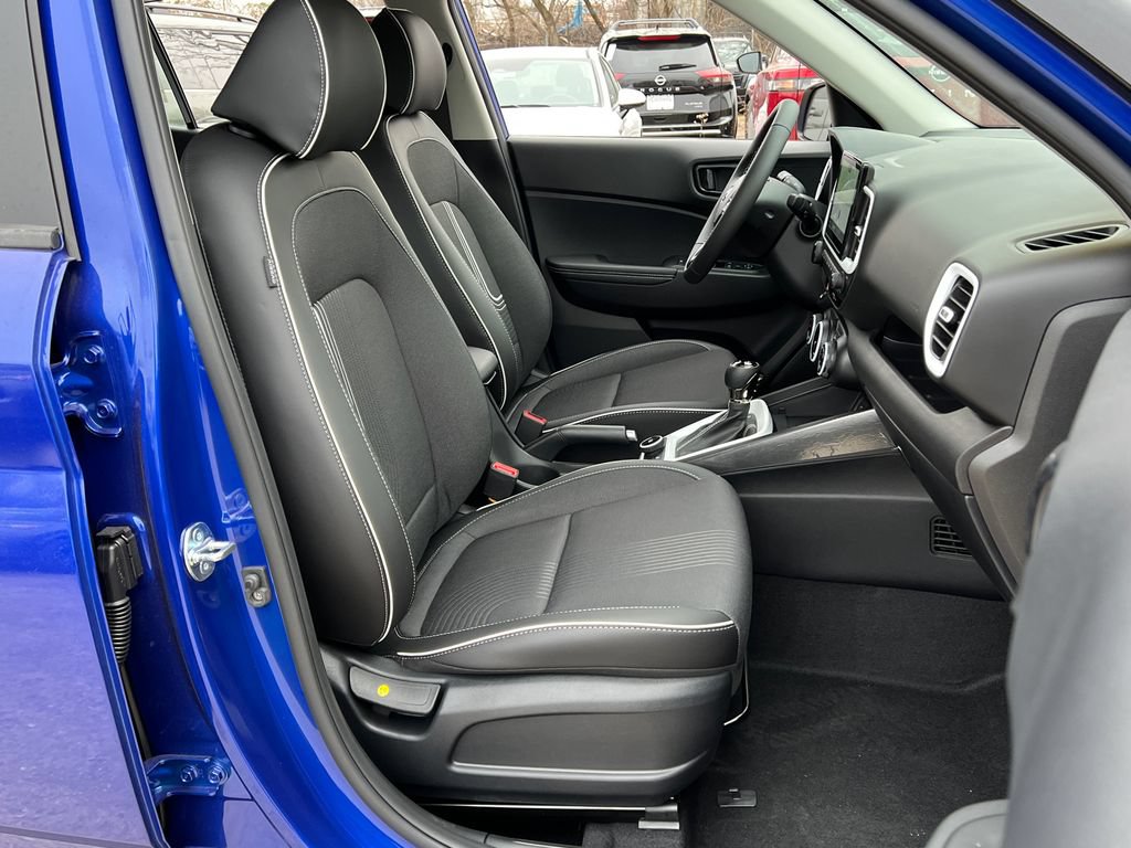 New 2025 Hyundai Venue Limited FWD image 19