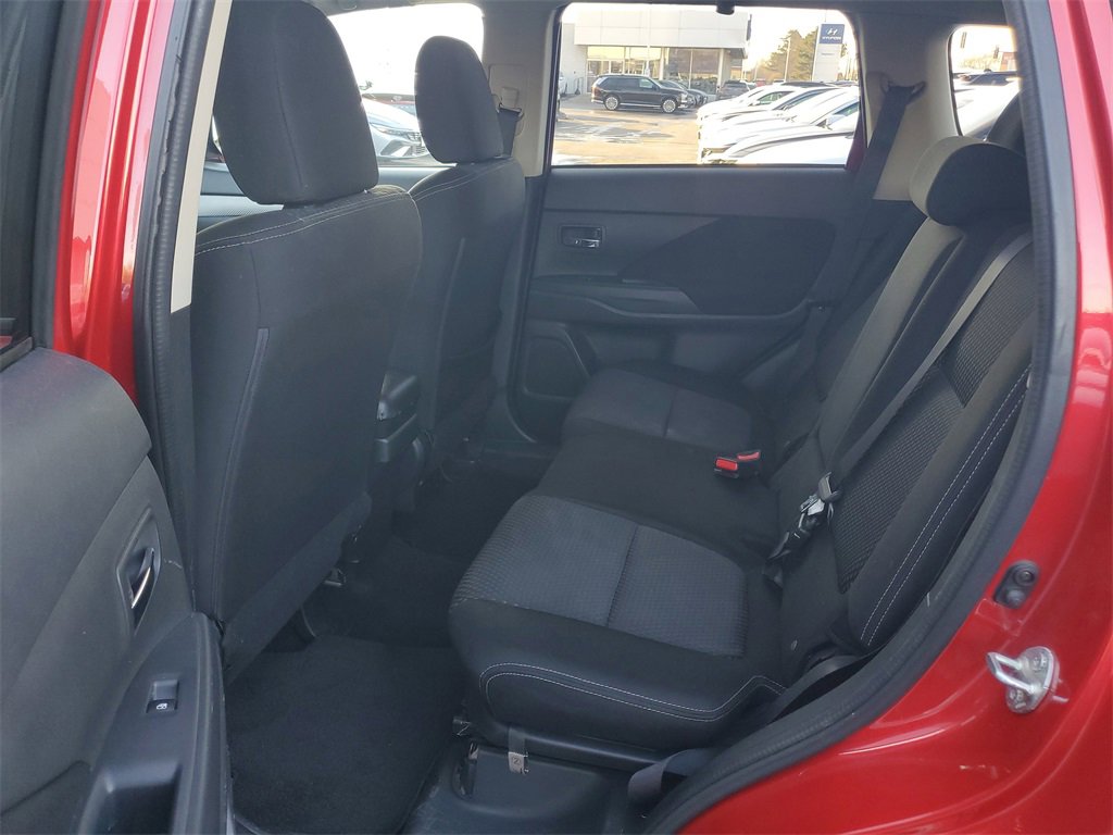 Used 2017 Mitsubishi Outlander ES image 22