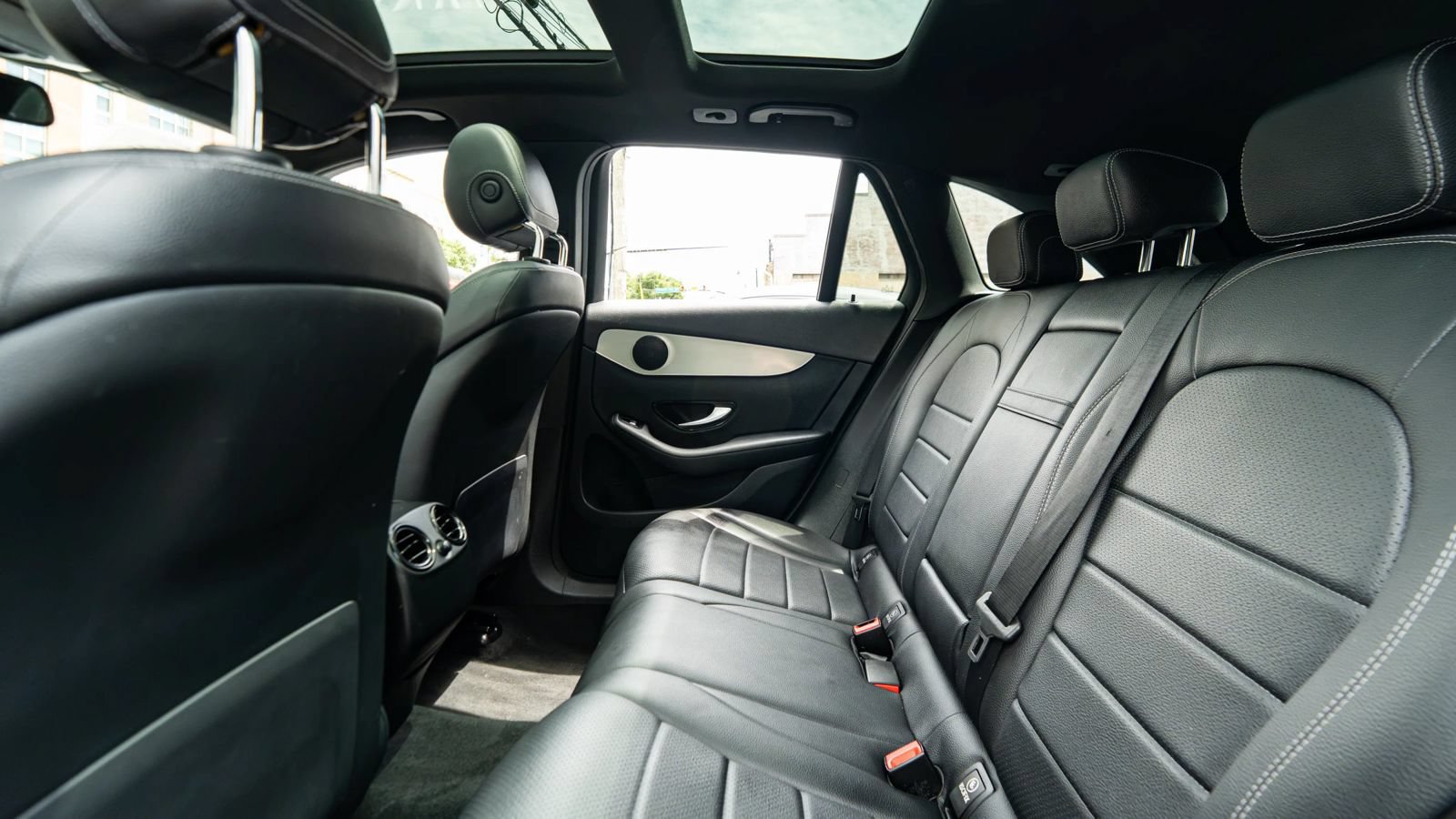 Used 2019 Mercedes-Benz GLC 300 4MATIC w/ Premium Package image 25