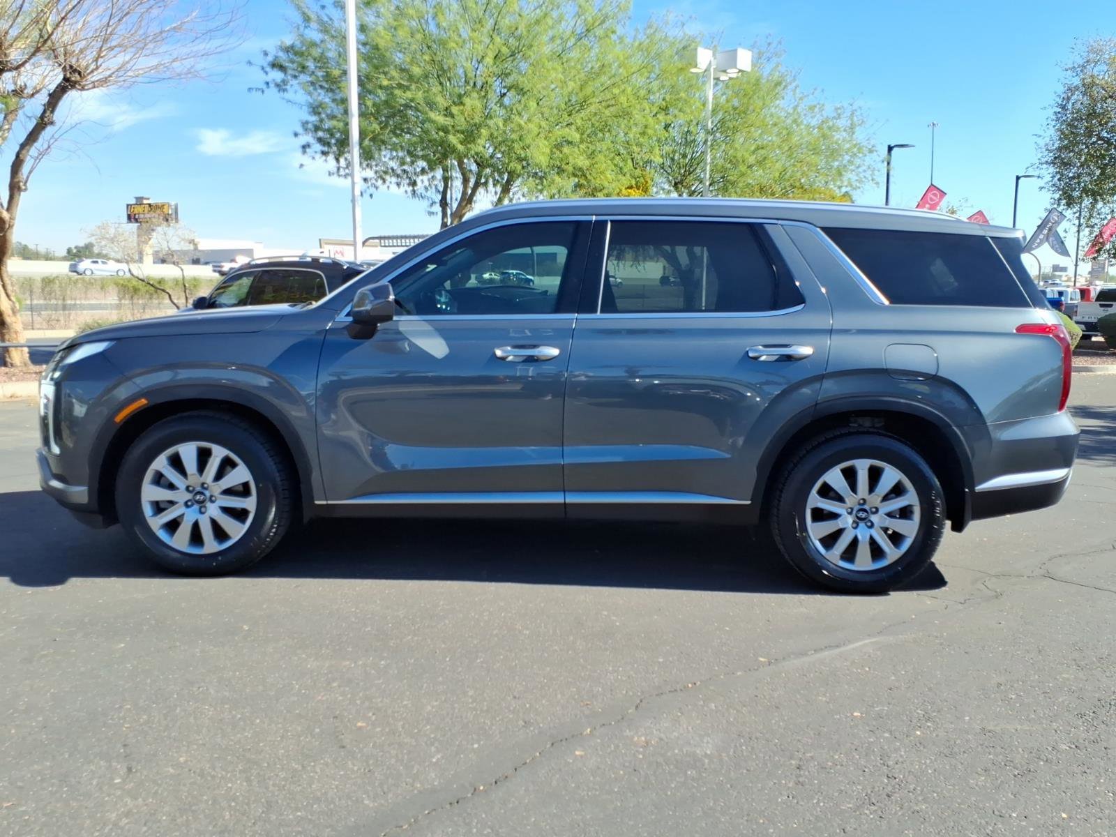 Used 2023 Hyundai Palisade SEL image 2