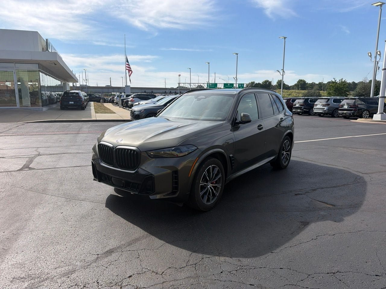 Used 2026 BMW X5 xDrive50e w/ M Sport Package AWD/4WD image 7