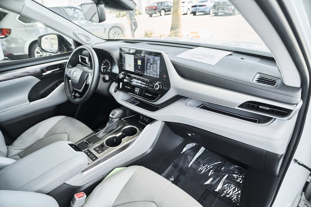 Used 2022 Toyota Highlander Platinum FWD image 39