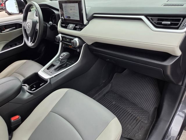 Used 2023 Toyota RAV4 XLE Premium image 31