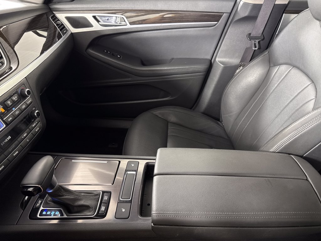 Used 2020 Genesis G80 3.8 RWD image 23