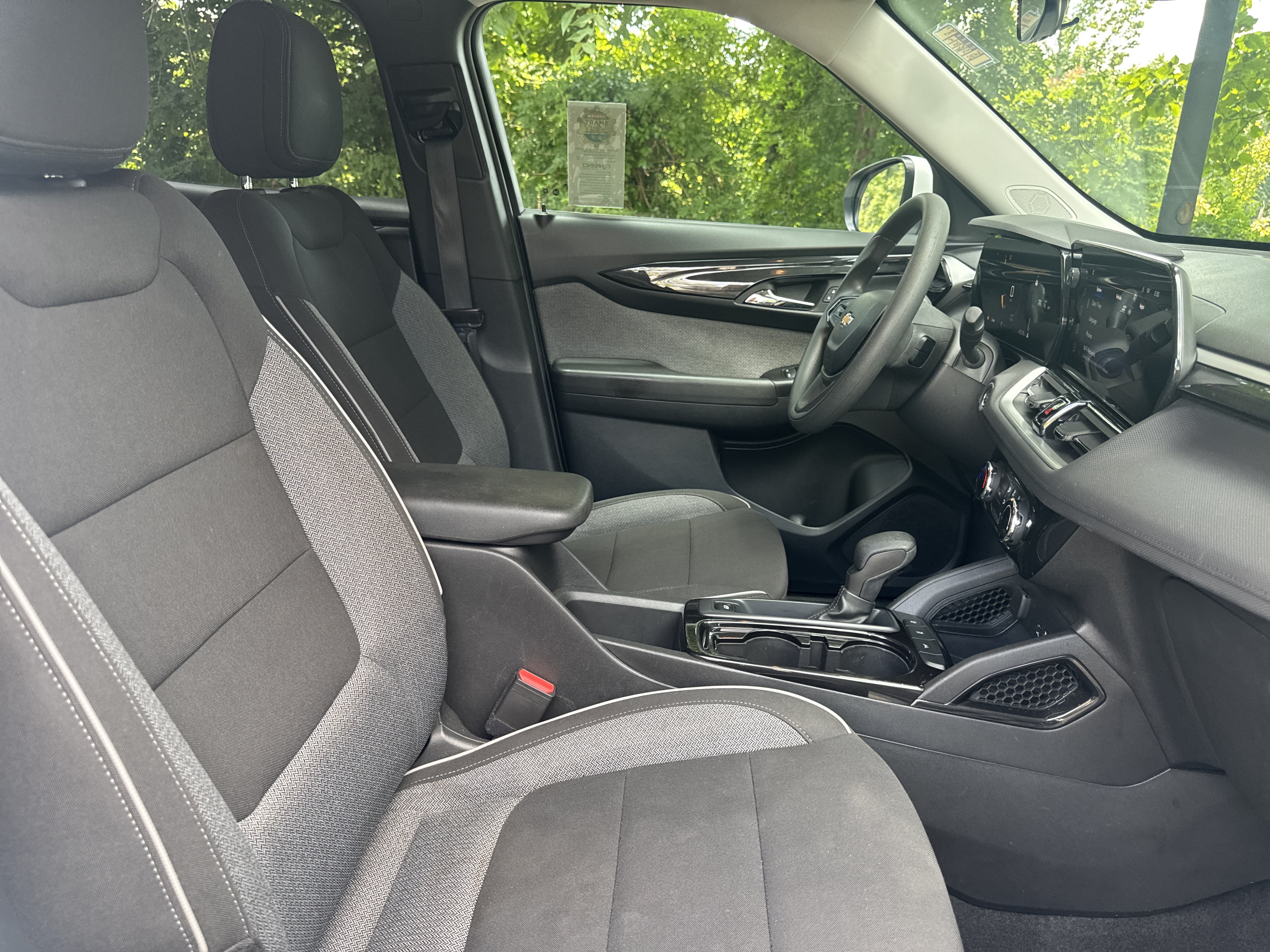 Used 2025 Chevrolet TrailBlazer LT FWD image 18