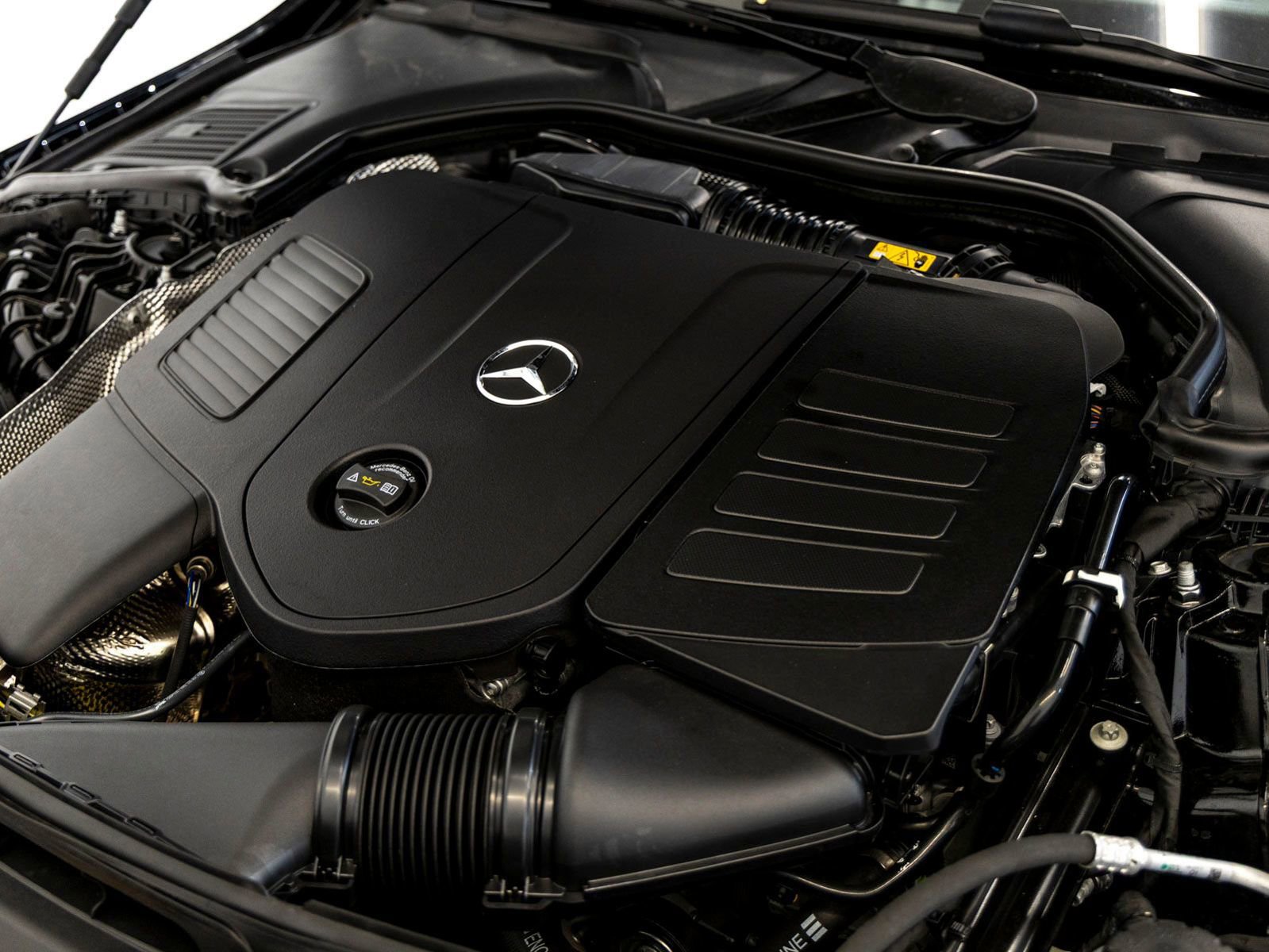 Used 2025 Mercedes-Benz C 300 Sedan image 31