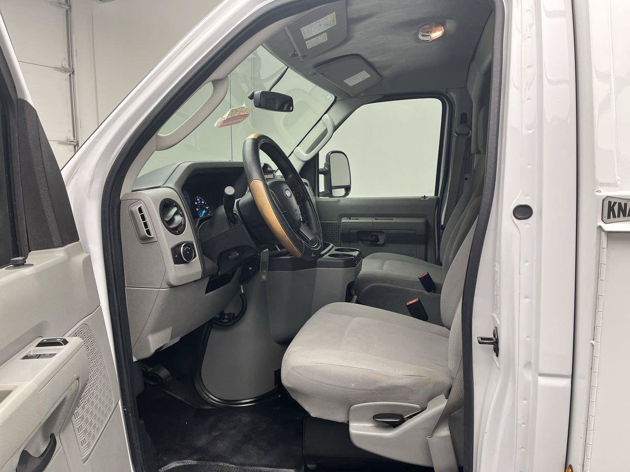 Used 2022 Ford E-350 and Econoline 350 Super Duty w/ Power Windows & Locks Group RWD image 3