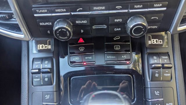 Used 2014 Porsche Cayenne Platinum Edition image 34