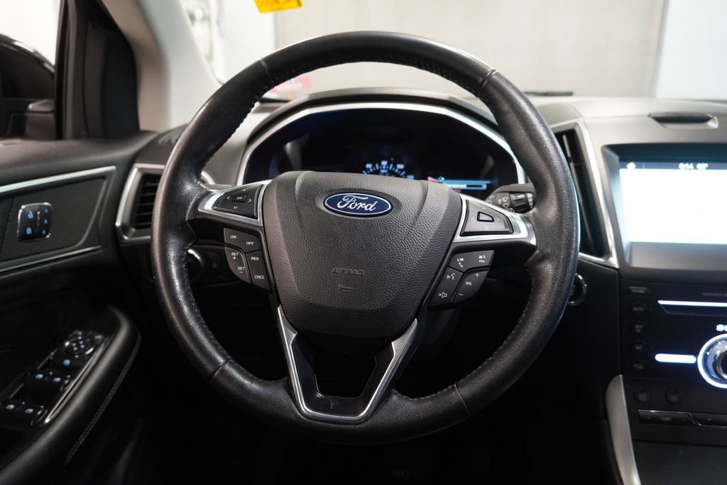 Used 2018 Ford Edge Titanium w/ Equipment Group 301A AWD/4WD image 19
