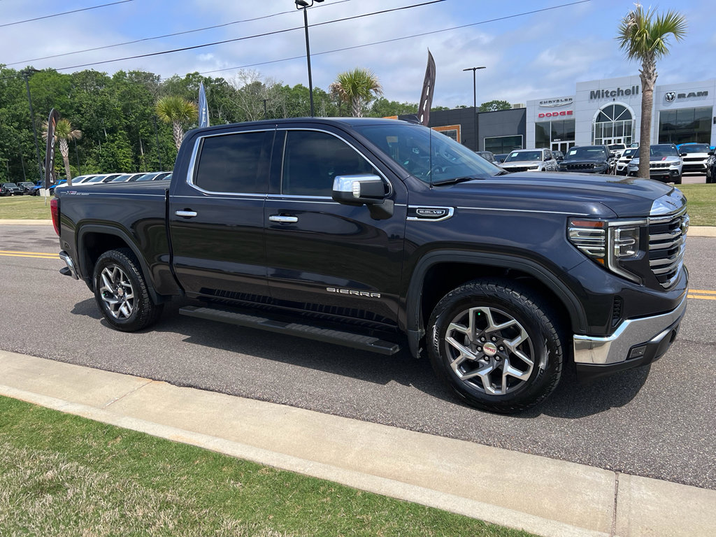 Used 2022 GMC Sierra 1500 SLT AWD/4WD image 2