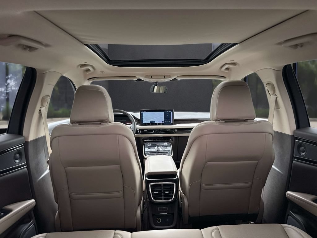 Certified 2023 Lincoln Nautilus Reserve w/ Luxury Package FWD image 9