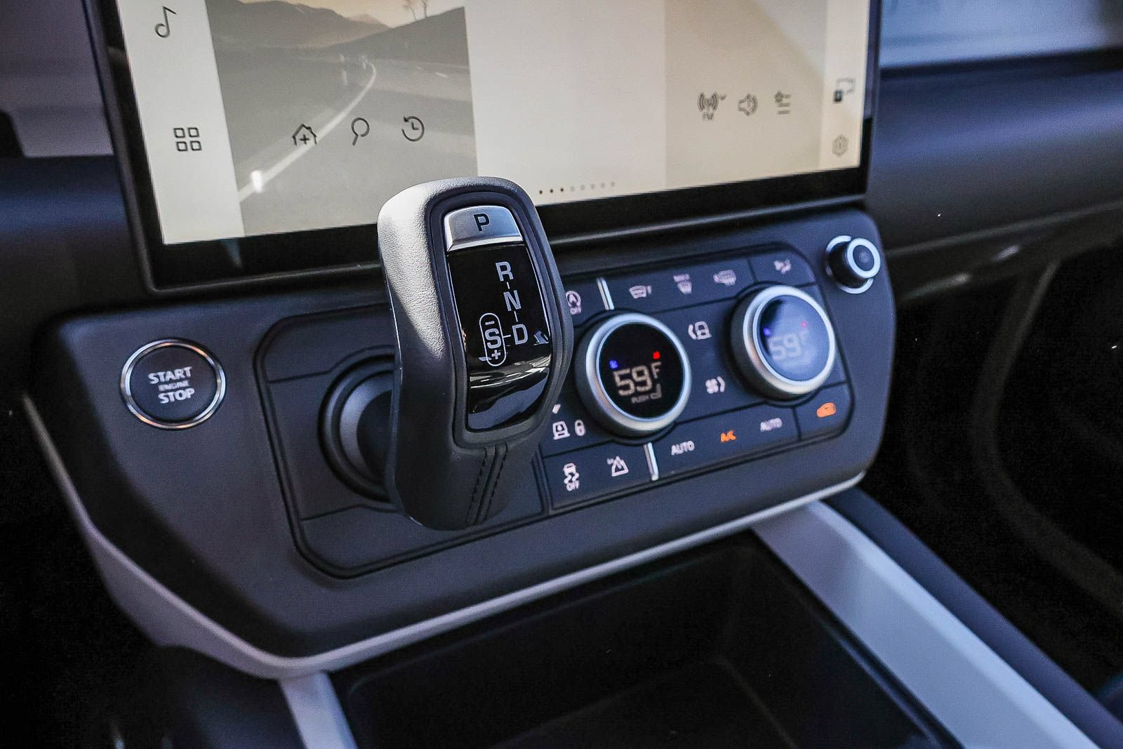 New 2026 Land Rover Defender 110 X-Dynamic SE AWD/4WD image 31