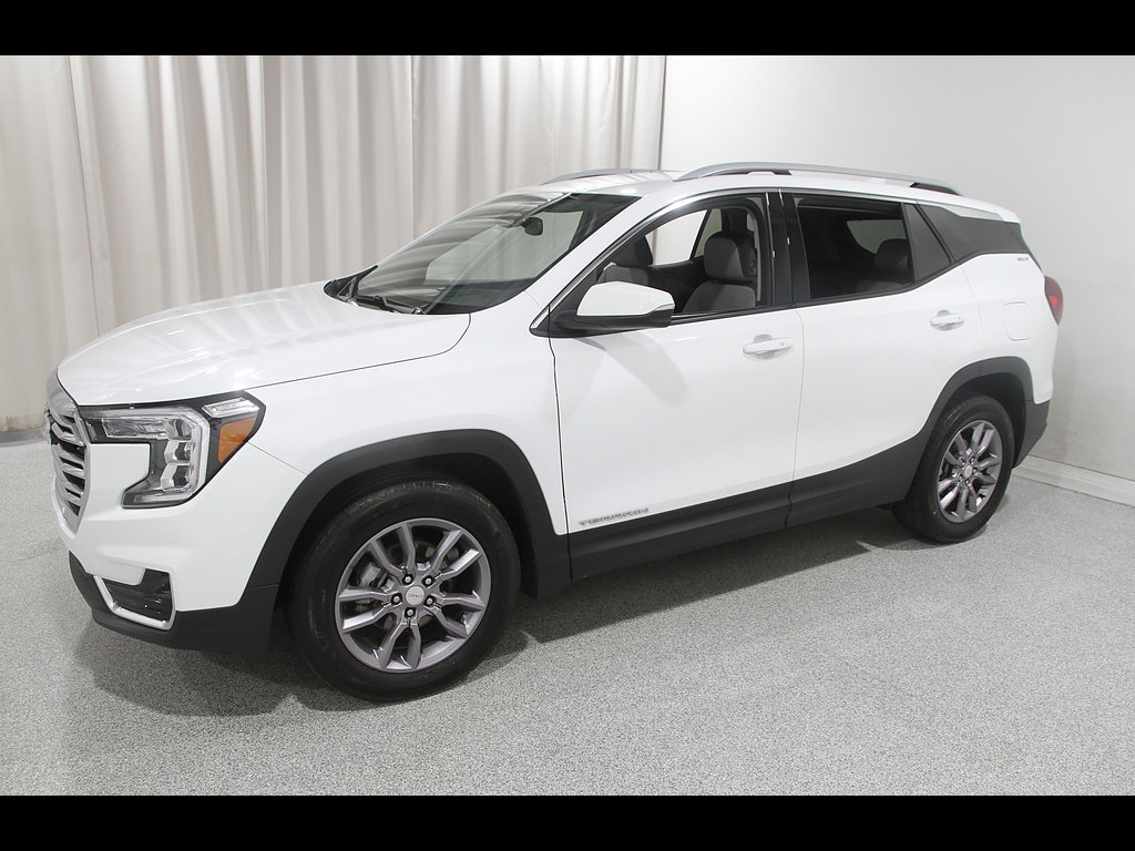 Certified 2023 GMC Terrain SLT w/ Infotainment Package II AWD/4WD image 3